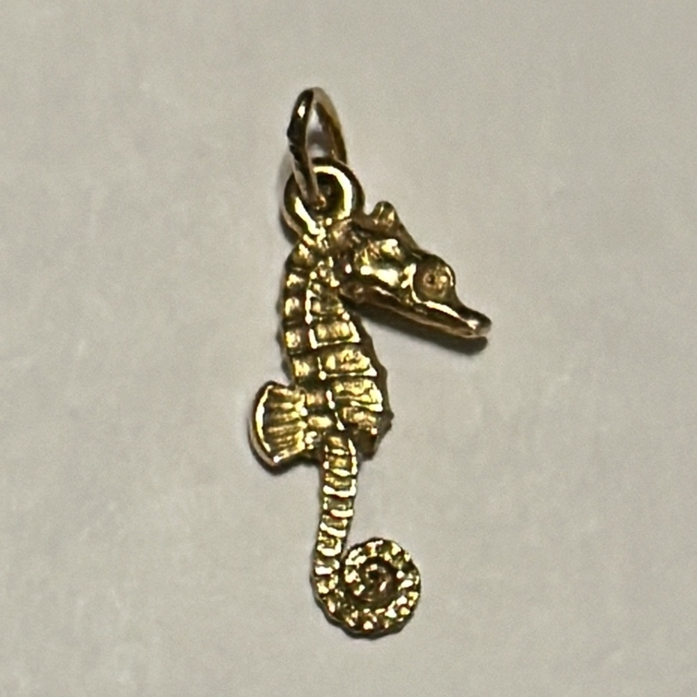 Retired James Avery 14K Yellow Gold Seahorse Charm